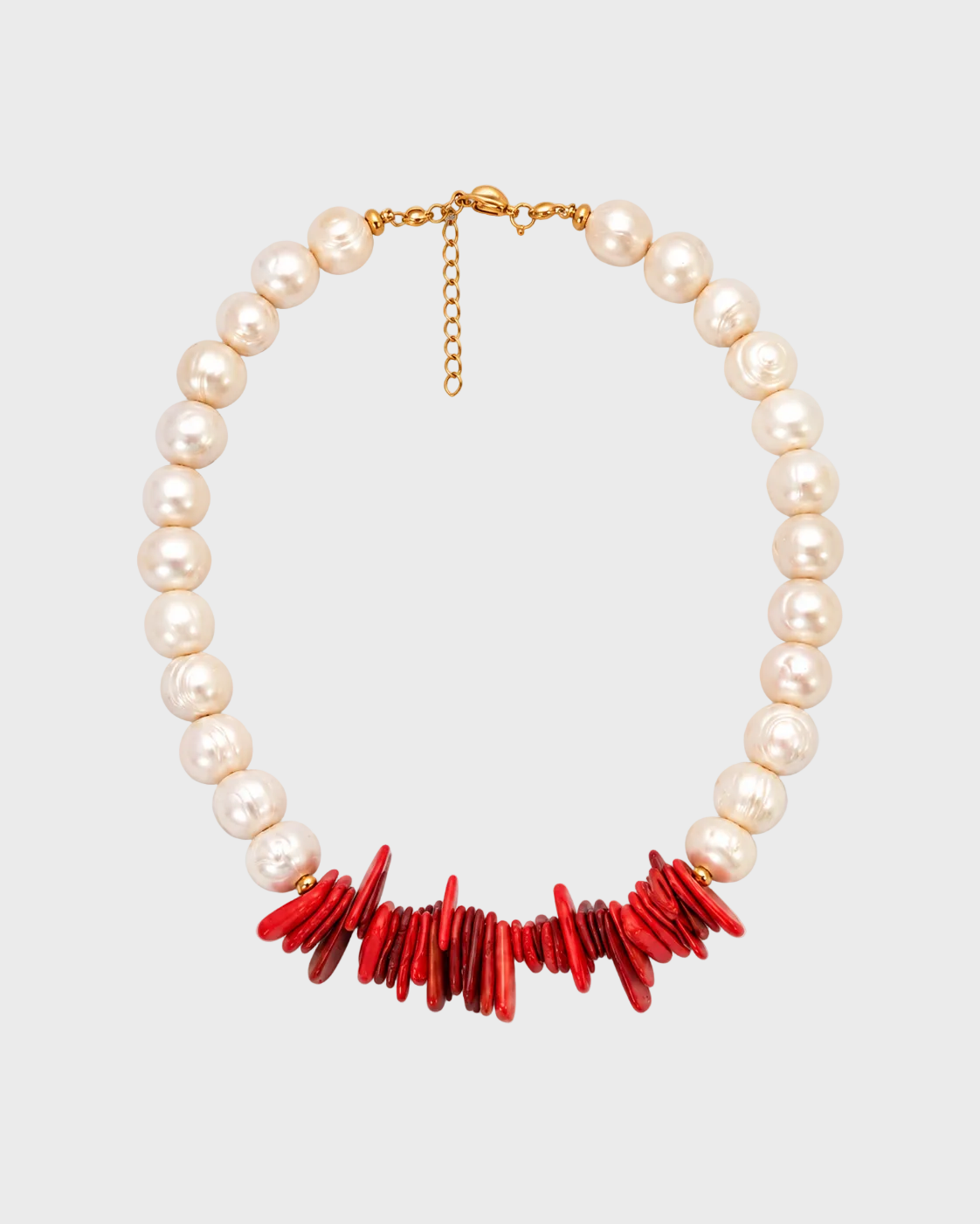 Colar CORALIA completo com pérolas de água doce e coral vermelho, apresentação oval sobre fundo cinzento-claro