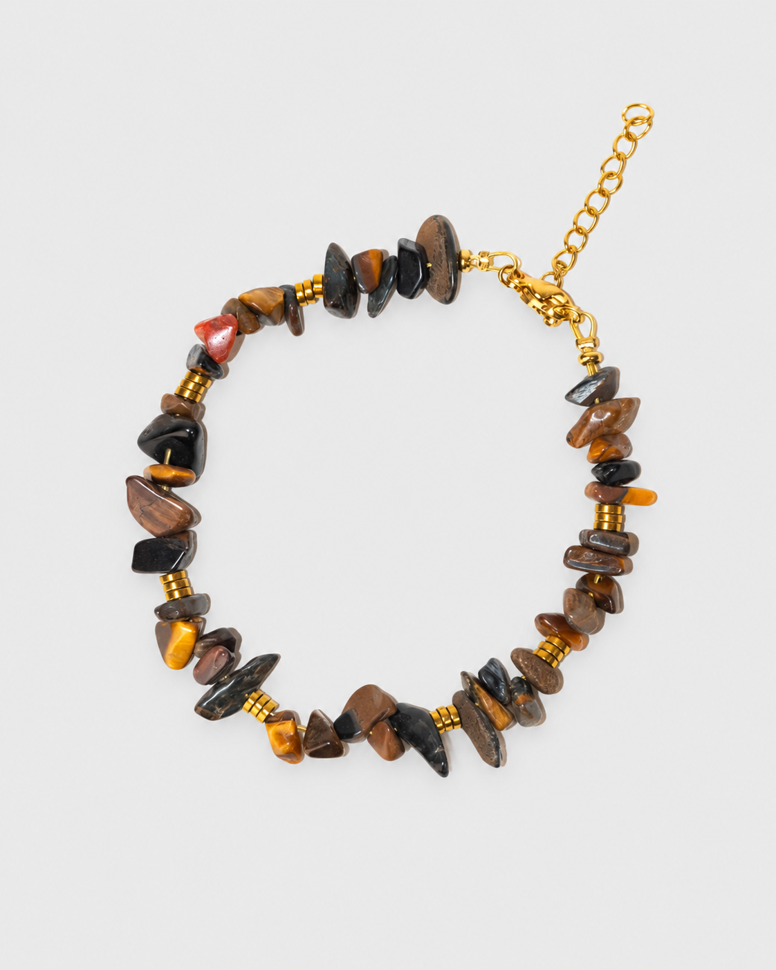 Pulseira OCRE em pedras naturais castanhas e pretas com detalhes dourados, fotografia de produto