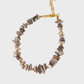 Pulseira NURIA em concha natural em tons bege e castanho, com detalhes dourados