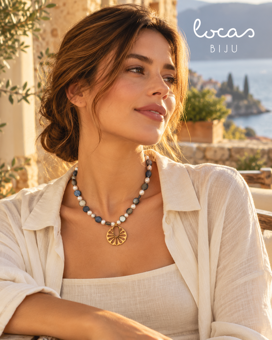ORLA colar de ágata natural e pérolas naturais em look mediterrânico de outono